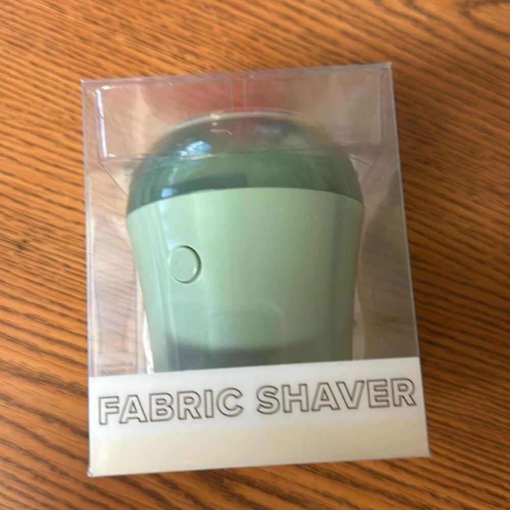 VIVITAR -Fabric ball clothing Shaver - Remove pesky balls from Clothing . NIB